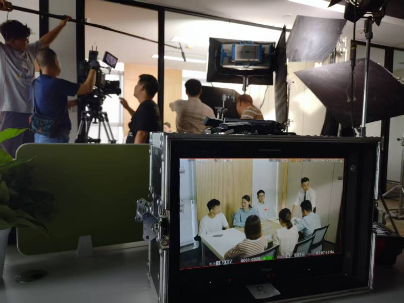 元江TVC拍摄公司：科技产品视觉化大师，诠释未来感与功能美学